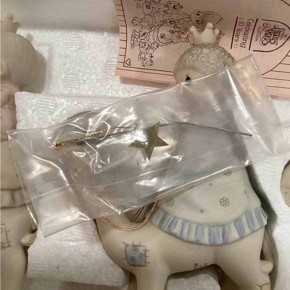 Precious Moments “They Followed The Star” Nativity Addition #108243 - Picture 8 of 9